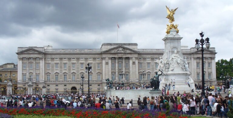 bBuckingham_Palace_2007