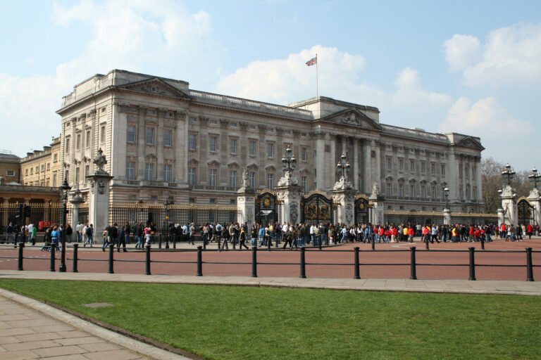 bBuckingham_Palace_2007_2