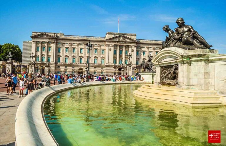 bthe-buckingham-palace-uk-london